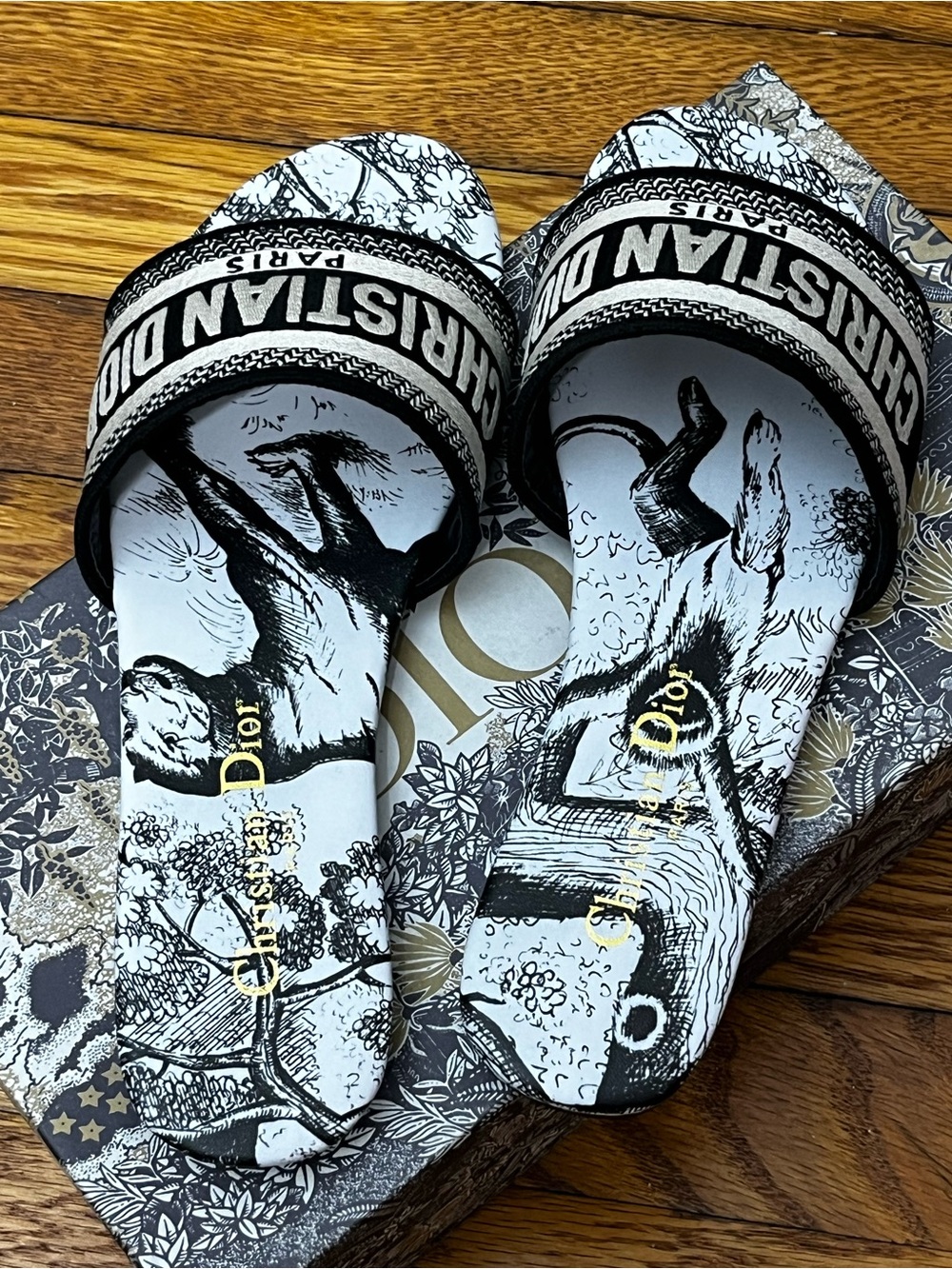 Black & White Stylish Sandals - Picture 5 of 7
